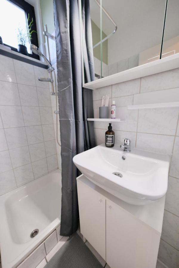 Charmantes Studio In Messe-Naehe Mit Parkplatz Hannover Bagian luar foto